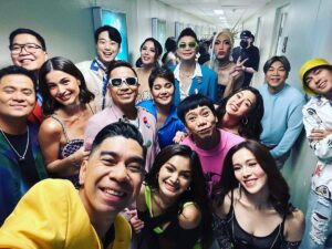 Lassy Marquez Instagram - We Love you Madlang People! Walang bibitaw 😊❤️😊 
#itsshowtime #family #instagram #instagood #instadaily #picoftheday #madlangpipol