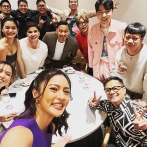 Lassy Marquez Instagram - Sabi nga sa kanta…Di natin hanap yaman sa Mundo para sumaya, bastat Kapuso Kapamilya, kahit ano pa yan kayang kaya. ❤️ Maraming Salamat Madlang kapuso sa bago naming Tahanan. Abangan sa July 1 mapapanood na kami sa @gtvphilippines ❤️ #kapamilyaforever❤️💚💙 #kapuso #instagood #instadaily #instagramers #picoftheday #lassymarquez 😊