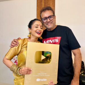 Lataa Saberwal Instagram - About last night 💛💛, unboxing vlog soon!! Gratitude to each and every soul who supported me and made me reach here ❤️❤️ 🙏🙏 . Sending love and light. @sethsanjeev 

#lataasaberwal #authenticallylataa #youtube #goldbutton #ytgold #youtuber #youtubevideos #youtubechannel