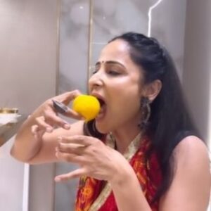 Lataa Saberwal Instagram - MY MEETHA eating SECRETS 🤫 ! This is what I do to eat meetha ( sweets ) 🙈🙈 . ‘ MEETHA’ by Radisson now at Borivali West !! @meethamumbai Coming up in Bandra very soon !! How I created this outfit.. coming soon !
 Hairstyle @eminence_by_asha 

@nehaantani88 #lataasaberwal #actor #imageconsultant #nutritionist #meethabyradisson #tips #meethaborivali #meethabandra #foodtips #sweets #sweettooth #sweettoothforever