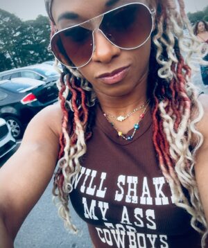 Latasha Harris Instagram - WILL SHAKE MY LIL BOOTIE FOR COWBOYS 🤠