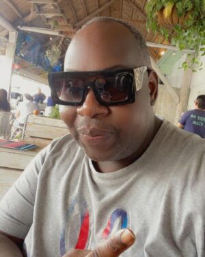 Latrice Royale Instagram - Lunch date with #Myself #Selflove went to one of my favorite spots! @letstikitiki the vibes, drinks, atmosphere is All RIGHT‼️♥️🍹🍸🥂🍾🍽️🌊