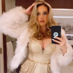 Laura Ashley Samuels Instagram - It’s the *GlaM* for me