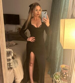 Laura Ashley Samuels Instagram - I’m READYYYYY tooooo PARTTTTTAAAYYYYYYYYYYYY! With the best of themmmmmm and we’re gunna go down to the RIVER