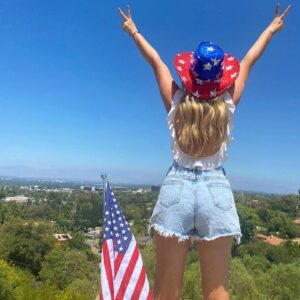 Laura Ashley Samuels Instagram - this year on the fourth I crawled onto a roof and had a 360 view of fireworks surrounding me. It was freakin awesome. Sad to leave the fourth behind but up next, birthday! Woot!