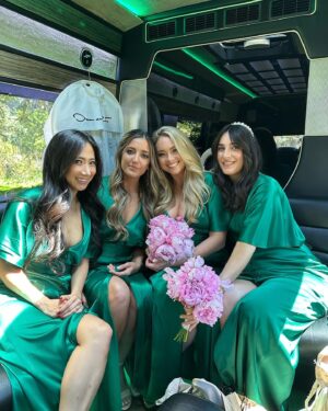 Laura Ashley Samuels Instagram - @penelopecupcake  and @brian_kahn know how to throw a damn wedding!! I’ll remember it as long as I shall live ❤️