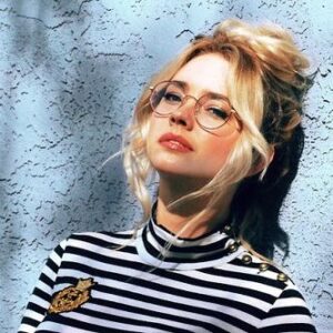 Laura Ashley Samuels Instagram - 🤓