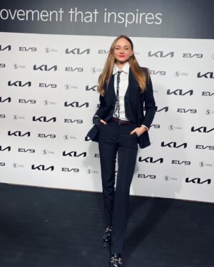 Laura Bilgeri Instagram - black carpet - black suit by vintage @jeanpaulgaultier 🖤
•
•
#redcarpet #event #nextgenerationaward #jeanpaulgaultier #vintage