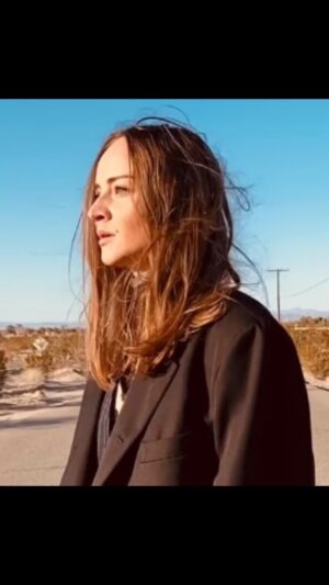 Laura Bilgeri Instagram - ‘wrong way driver’ OUT NOW🌵
•
video directed | produced | edited by me - hope you like it 🫶🏼
•
music: @lucasbitschnau | Igor Hagelkreuz 
lyrics: me 
producer: Lucas Bitschnau 
•
#newmusic #laurabilgeri #bbsoundz #mojavedesert #musicvideo #singer #director #actress