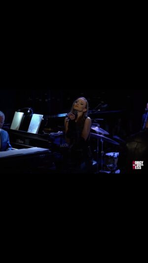 Laura Bilgeri Instagram - FEVER 🎵
Live with the wonderful Alexander Ehrenreich Big Band at Porgy&Bess 🖤🎵
@alexander_ehrenreich 🎷 @gigacherclemens 🎻 @tobiasfaulhammer 🎸 
.
.
#live #concert #jazz #bigband #fever #porgyandbess #laurabilgeri #singing #music #love #alexanderehrenreichbigband