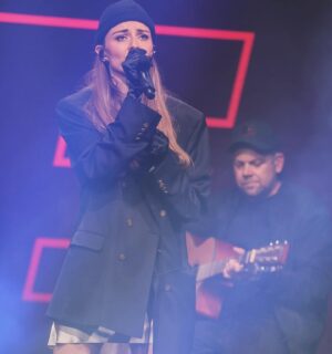 Laura Bilgeri Instagram - had an amazing first time at the @4gamechangers festival - what a pleasure being part of such an incredible line-up! Thank you to @verena.grether and the entire gamechangers team for an unforgettable time! @lucasbitschnau @pepepichler & I enjoyed every second ♥️🎵🫶🏼 
•
•
4gamechangers #festival #shadows #music #liveact #singer #laurabilgeri #band #live #fun #lovemyjob