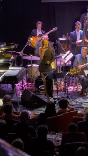 Laura Bilgeri Instagram - I’ve got a crush on you 🥀🎵 with the wonderful Alexander Ehrenreich Big Band at @porgyandbessvienna ✨ 
@alexander_ehrenreich @gigacherclemens @tobiasfaulhammer 
•
•
#porgyandbess #jazz #ivegotacrushonyou #live #singing #laurabilgeri #bigband #alexanderehrenreichbigband