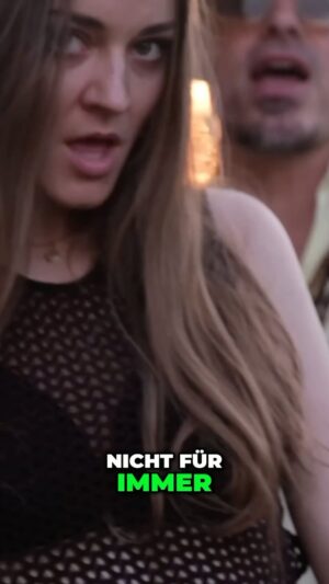 Laura Bilgeri Instagram - Wenn die KI probiert SCHWEIZERDEUTSCH zu übersetzen 😜😜😜 Welche Fehler hast du gefunden?!!!!

#wasduliebst feat. @laurabilgeri 
#ministryofgoodvibes #dodo #hit