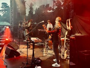 Laura Bilgeri Instagram - making memories 🔥🎵❤️‍🔥
•
#jamesbluntsupportact 
• 
#ontour #live #music #laurabilgeri #band #music #grateful