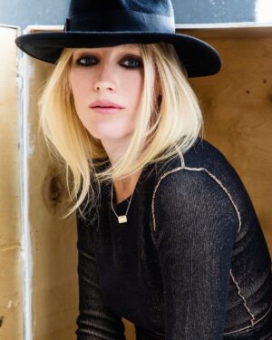 Laura Birn Instagram - 🎩💋 @rosengard for @gloriamagazine #tb