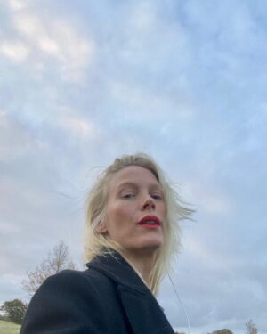 Laura Birn Instagram - Monday walk☁️