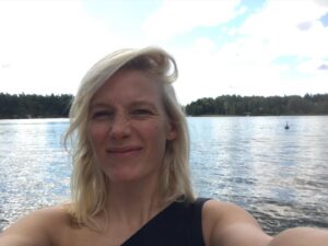 Laura Birn Instagram - morning swimming at barösund 🐡