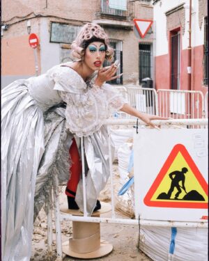Laura Corbacho Instagram - ⚠️ C A M P ⚠️

Styled by @myglittershit & @carlahernansanz 

Photo: @carlahernansanz 

Assistant: @carlottapch & @sergio.nll