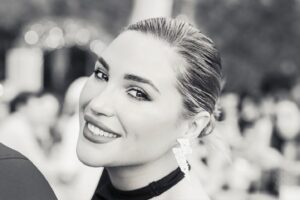 Laura Gallego Cabezas Instagram - Sabes esa sensación de estar exprimiendo al máximo la vida? Pues últimamente @niccolo_guasti_photo siempre está ahí pa’ recordármelo!! Tengo mil miradas tuyas pa compartir, pero antes me estoy recreando… GRACIAS PRECIOZO 💋💃🏼