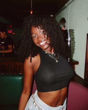 Laura Kariuki Instagram - get up here! let’s dance!