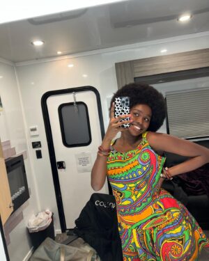 Laura Kariuki Instagram - Words can never encapsulate how much this show means to me. To the incredible cast, crew, writers, and creative team - thank you for an amazing couple of years. And a huge thank you to @saladinpatterson for trusting this new kid on the block. I’ll miss you Kimberly Williams.