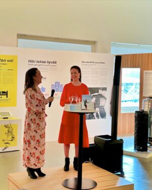 Laura Lepistö Instagram - Kuvasatoa viikolta💛✨📚

Eniten on lämmittänyt mieltä teidän palaute, ja että kirjan aiheet resonoi ja antaa valtavasti ajatuksia!🥹❤️ Jopa asiantuntijoilta. Jatketaan todellakin keskusteluja!

Tän päivän @iltasanomat on myös etukäteen tehty laajempi artikkeli. Juttu oli hyvin tehty, mutta ainahan niiden aiheiden kontekstin ymmärtää vaan kirjaa lukien.

Kirjan voit tilata suoraan minulta signeerattuna (linkki profiilissa), tai löydät sen kirjakaupoista sekä kuuntelupalveluista ainakin @bookbeat.fi , @storytel_fi ja @podimo_fi . Nyt viettelemään rennompaa viikonloppua😮‍💨😂❤️

👗P.s. Koska tätä on kysytty tärkeänä yksityiskohtana niin valtavasti, niin mun mekko on @aarikka !😁 Ihana Verla, tän kevään mallistoa.😍❤️ *pr-lahja 

#voittavamieli #kirja #kirjagram #tammikirjat #elämäkerta #taitoluistelu #urheilu #urheilupsykologia