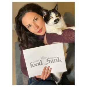 Laura Mennell Instagram - Its been a tough time for many this year, so why not give back this holiday season to the Vancouver Food Bank?!
I’ve started a virtual Vancouver Film Industry Campaign with friends!  Join our community!  Please donate if you have the means—the link is in my bio.  For every $1 donated, the food bank will double the value. 
And if you work in the Vancouver Film Industry and want to volunteer to spread the word, DM me!
Happy Holidays!  Take good care of yourselves out there. @vanfoodbank 

https://vfd.foodbank.bc.ca/fundraiser/vanfilmtvcastcrew2020 

#📷 :  @solomanartist 
#felinemodel:  my reluctant cat Louie.
.
.
.
.
.
.
.
.
#spreadholidaycheer #vancouverfoodbank #giveback #lauramennell #projectbluebook #mimihynek #foodbank #virtualfooddrive #yvrfilm #vancouverfilmindustry