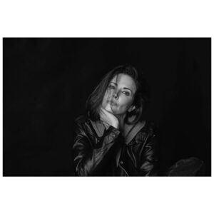 Laura Mennell Instagram - Current mood, captured expertly by @kyrani #📸

Hair and makeup by @sonialealserafim #💇🏻‍♀️ #💄 

.
.
.
.
.
.
.
.
.
.
.
#blackandwhitephotography #moodyvibes #browneyedgirl #fauxleather #actress #lauramennell #projectbluebook #loudermilk #maninthehighcastle #batwoman #goosebumps #classicphotography #edgy #actor #hollywoodnorth #vancouverfilm #vancouverheadshots #portraitphotography #classicportrait