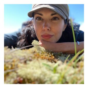 Laura Mennell Instagram - Transitioning into fall with this guy.
.
.
.
.
.
.
.
#wakemeupwhenseptemberends #paleseptember #gonetillnovember #autumnleavesarefallingdown #leavesthataregreen #autumsweater  #september #autumn #projectbluebook #pbb #lauramennell #transitions ##autumnvibes