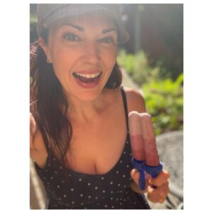 Laura Mennell Instagram - On days like today, it’s hard to believe summer’s slipping away.  Already missing my homemade coconut berry popsicles.  What will you miss about the summer?
.
.
.
.
.
#homemadepopsicles #vegantreats #ombrepopsicles #lauramennell #ipickedtheblackberries #lazyhazydaysofsummer #getoutside #makeityourself