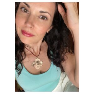 Laura Mennell Instagram - One last post with my Solomon knot pendant from @calimala_.  Such lovely pieces from Florence, made with so much heart.  Check out the #calimala_ site for yourself and get ready to be inspired.
.
.
.
.
.
.
.
#calimala #bronzependant #independantjewellers #supportartisans #italianjewelry #florenceartist #bronzejewelry #castinbronze #lauramennell #actress #canadianactor #projectbluebook