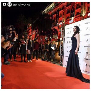 Laura Mennell Instagram - #throwbackthursday to a couple years ago when @historybluebook went to Cannes.  Dreaming of travelling again... 
#💇🏻‍♀️ : @fredericbarat 
#💄 : @elikabavar 
#👗 : @christinajpacelli 
These guys were literally the best glam squad a girl could ask for!
.
.
.
.
.
.
#dreamingoftravel #cannes #mipcom #projectbluebook #lauramennell #mimihynek #redcarpet #littleblackdress #wheniworemorethanyogapants #wishiwasfrench #canadiangirlinfrance #actress #actorslife #mylifeinpictures #canadianactor #tbt #theia #theiacouture #gorjana #gorjanajewelry