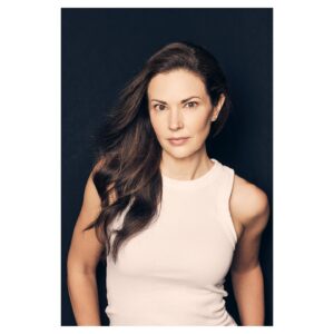 Laura Mennell Instagram - Swinging into the first month of 2024, and ready to see what this year brings! 
#📸 : @kyrani 
#💄 & #💇🏻‍♀️ : @sonialealserafim 
And the organic highlights in my hair, are done by the fantastic @magentarayshair —she’s been my go to at @clover_earthkind_salon for ages. 

#vancouverheadshots #actingheadshots #vancouverfilmindustry #lauramennell #kyranikanavaros #magentarays #actor #organichighlights #ecohairsalon #cloverearthkindsalon #actress #projectbluebook #loudermilk #soniaserafim #andreafernandez #newyearnewyou #2024