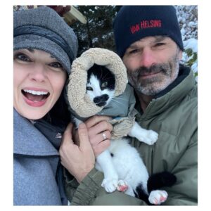 Laura Mennell Instagram - Happy New Year’s from my house to yours!  Hope this coming year  highlights what is truly important and brings genuine joy and love to your lives. 
PS Louie is sporting one of my repurposed slippers… feel free to steal this idea for your own furry friends. 
#📷 :  @solomanartist 
.
.
.
.
.
.
.
.
#lauramennell #newyearseve #thankful #catsofinstagram #catfashion #repurposedslippers #redusereuserecycle #furryfriends #modernfamily #nye2021 #newyear #whatareyoudoingnewyearseve #projectbluebook