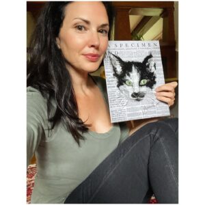 Laura Mennell Instagram - Today’s the first day to bid on my piece for this year’s @brushofhope!  Help raise much needed funds for Canada’s Atlantic Kidney Foundation, and check out their Celebrity Auction on EBay from October 21st - 31st.  Who knows, maybe you can take this painting home of my cat Louie?! 
The EBay link to my piece is in my bio!  Why not bid right now?!! X ♥️🙌🏻☀️
.

.
.
.
.
.
.
.
.
.
#brushofhope #lauramennell #projectbluebook #brushofhope2020 #mimihynek #catsofinstagram #catpainting #paintingonnewspaper #tuxedocat #browneyedgirl #actress #charity #kidneyfoundation #canadiankidneyfoundation #artforacause #mycatsmymuse #onlineauction #ebay