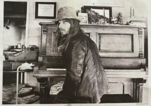 Laura Niemi Instagram - On the lookout for a piano like the one pictured here (❤️ Leon Russell). Anything from 1900-1930 (pref a Steinway but not limited to). This is the piano I learned on and would very much like to own again. Let me know if there is anyone with any leads. (DM) Fully planning on playing some ragtime to celebrate this well deserved victory for #WGA. 🎹🍯