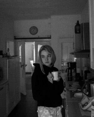 Laura Petersen Instagram - čas na rannú kávu. ☕️ konečne 🥹

Aj vy milujete začať deň kávou? ☀️
