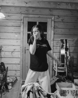 Laura Petersen Instagram - Vstúpili sme do nového roka s blízkymi priateľmi, úsmevom na tvári a novými zážitkami. ❤️ prajem vám všetkým krásny nový rok 2024.🎉