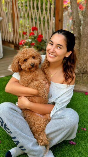 Laura Prats Instagram - Pongu is pure love ❤️🐶 and I’m so grateful he’s in our lifes. #myfurbaby #pawchallenge #handsin #loveyousomuch