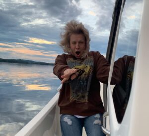 Laura Voutilainen Instagram - Kesän keikkojen viimeinen ateria. Ja muutama bombbikuva. Ilmassa kun tuoksuu jo syksy. 
Kiitos mun rakkaalle työryhmälle, yleisölle, ystäville, omaisille, ja Elämälle.