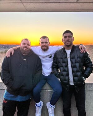 Laureano Staropoli Instagram - Solo agradecerle a la vida por todo lo que me está dando✨

Estoy viviendo la vida que soñé cuando era pibe. Con los amigos que siempre quise tener ❤️