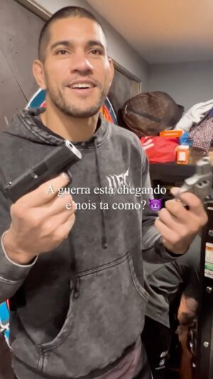 Laureano Staropoli Instagram - A coleção do @pliniocruzmma estamos prontos para a guerra ⚔️

Chama 🔥🗿