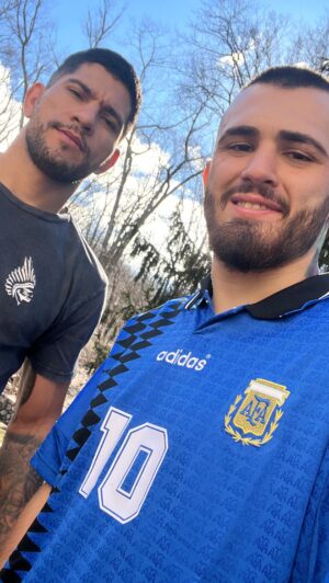 Laureano Staropoli Instagram - Campeón con dos semanas de aviso y ko en el segundo round.
E noix ta como? 🤣

Los verdaderos prohibidos del chama 🗿

@nicoairala 🎥