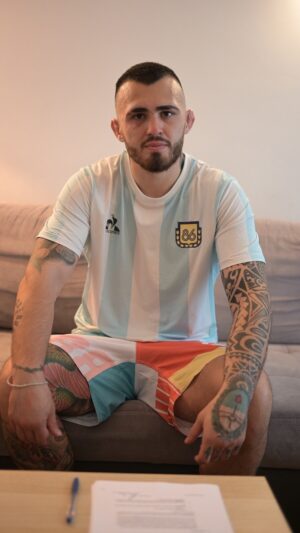 Laureano Staropoli Instagram - Ahora sí. Es oficial 👊🏼👊🏼👊🏼

El 18 de agosto MI DEBUT EN @pflmma desde el MADISON SQUARE GARDEN 🗽🇺🇸 Representando a Argentina una vez más, en una de las empresas más importante de MMA.

Espero que me puedan hacer al aguante una vez más en este camino a la gloria 💪🏼

#mma #pfl #argentina #sports