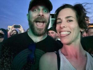 Lauren Kelston Instagram - #datenight @deftones @pier17ny #goodtimes 🤘🏻