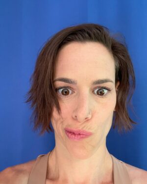 Lauren Kelston Instagram - Living that post Memorial Day weekend “I need a vacation from my vacation” life! 🤪😝☺️

#actorslife #bluescreen #weirdo