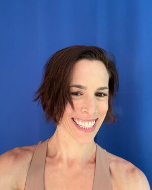 Lauren Kelston Instagram - Living that post Memorial Day weekend “I need a vacation from my vacation” life! 🤪😝☺️

#actorslife #bluescreen #weirdo