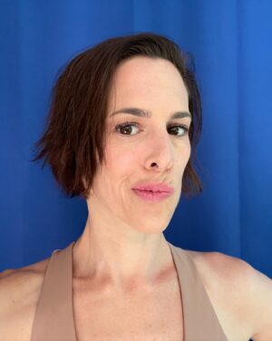 Lauren Kelston Instagram - Living that post Memorial Day weekend “I need a vacation from my vacation” life! 🤪😝☺️

#actorslife #bluescreen #weirdo