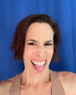 Lauren Kelston Instagram - Living that post Memorial Day weekend “I need a vacation from my vacation” life! 🤪😝☺️

#actorslife #bluescreen #weirdo