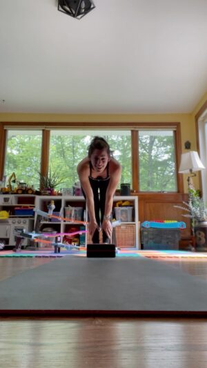 Lauren Kelston Instagram - If at first you don’t succeed… 🙌🏻

#presshandstand #journey #yoga #practice #inversions